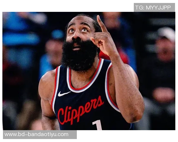 哈登上半场表现抢眼第二节独取14分助球队逆转局势